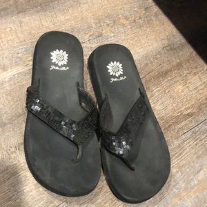 Black sequin yellow box sandals